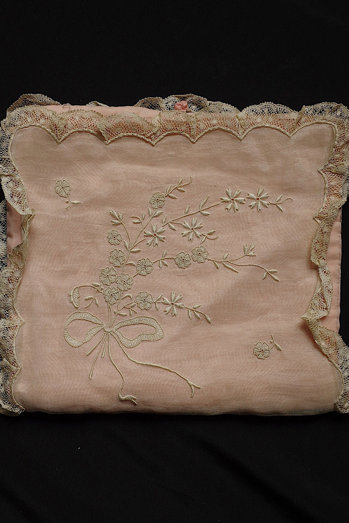アンティークレース dentelle antique lace　ハンカチクッション