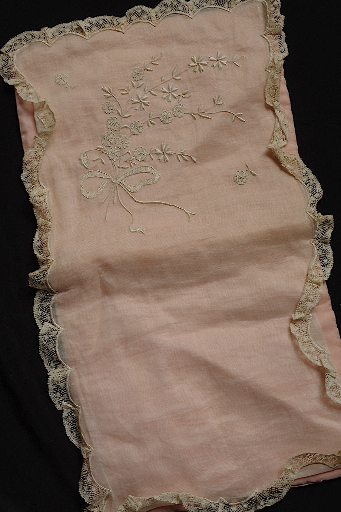 アンティークレース dentelle antique lace　ハンカチクッション