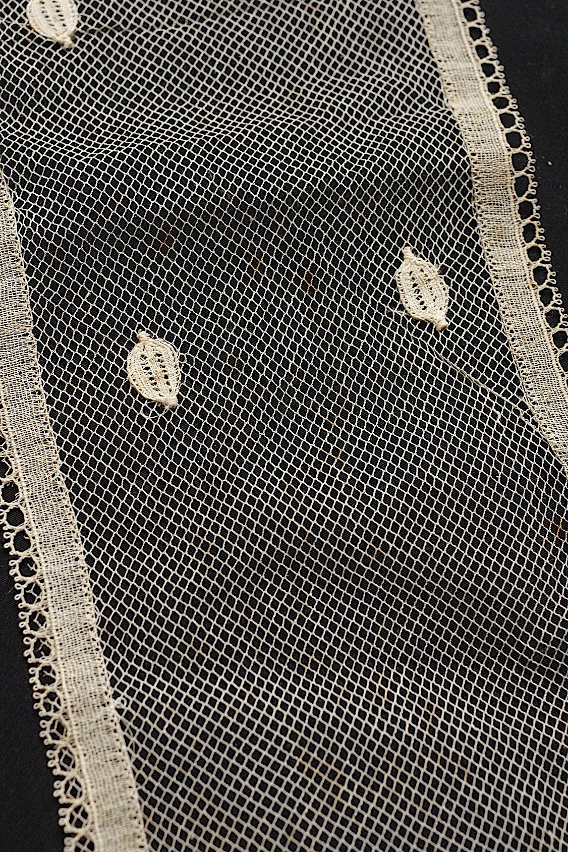 Antique lace dentelle antique lace 2 types of lappets