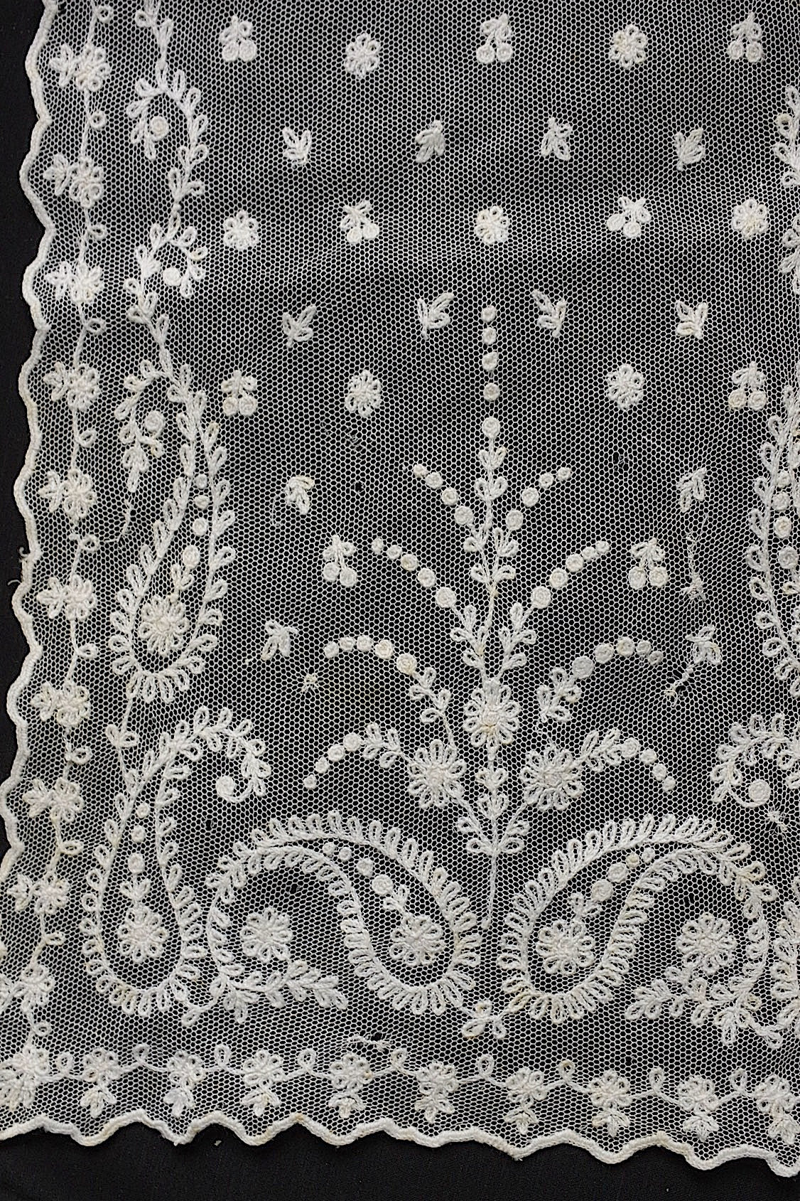 Antique lace dentelle antique lace 2 types of lappets