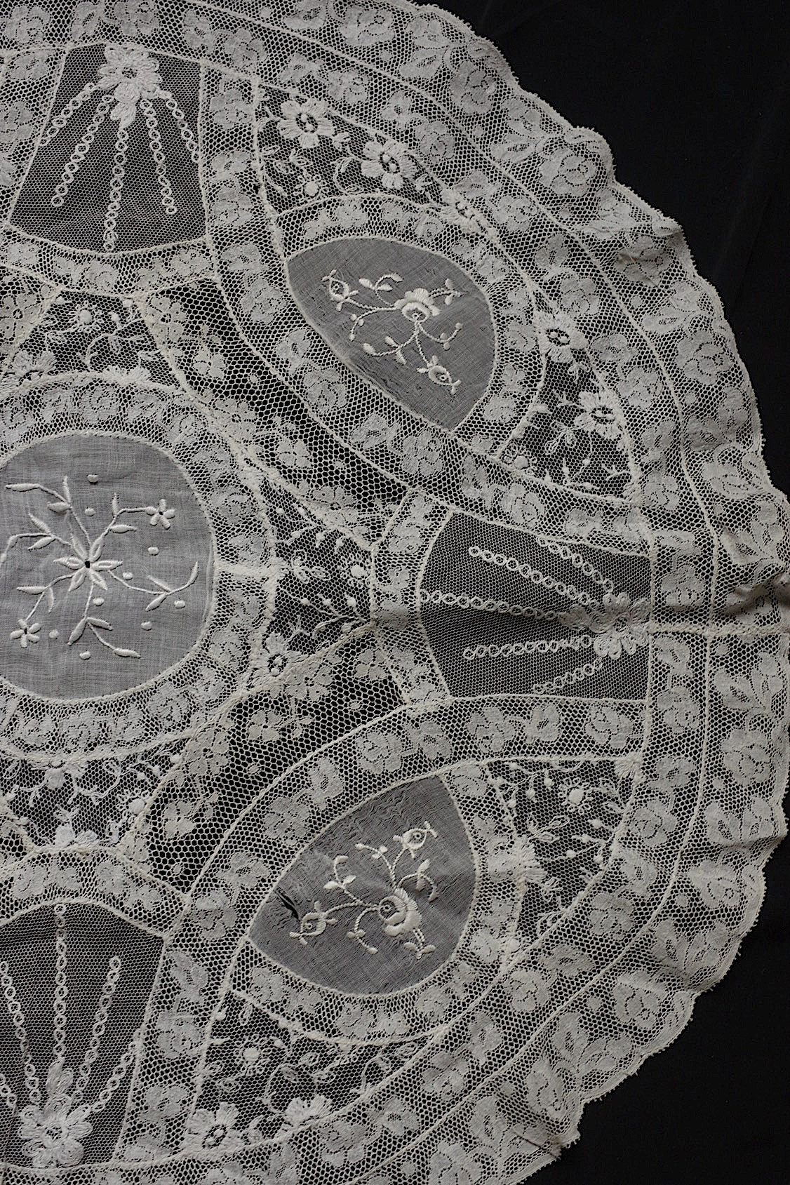 Antique lace dentelle antique lace doily 2 types