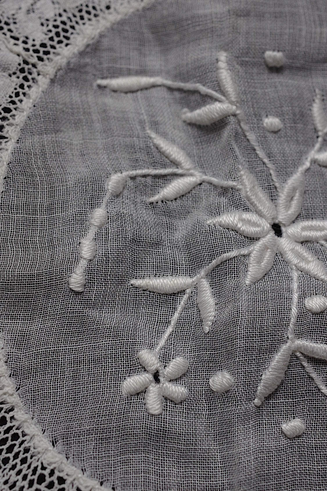 Antique lace dentelle antique lace doily 2 types