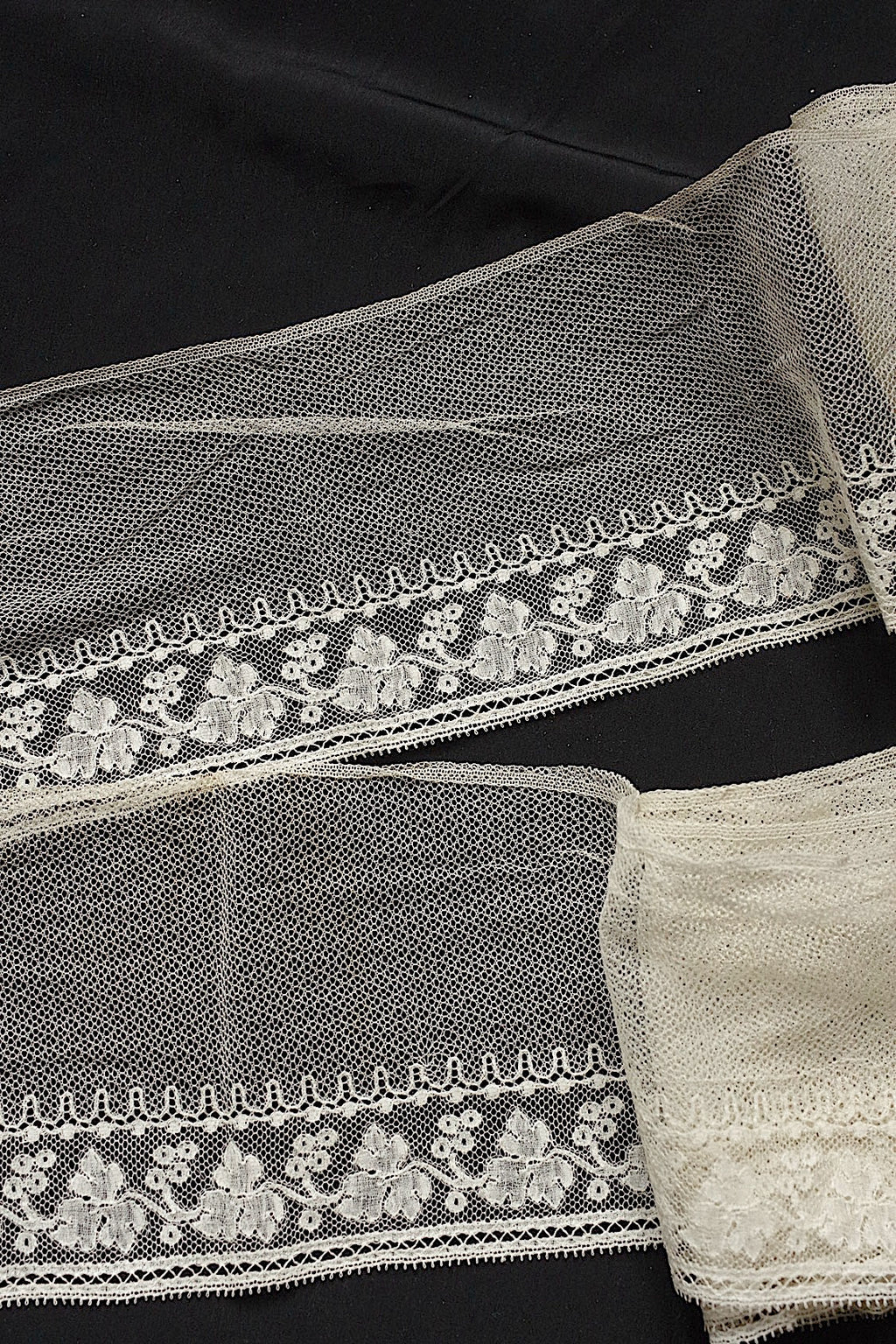 アンティークレース dentelle antique lace　133+138cm