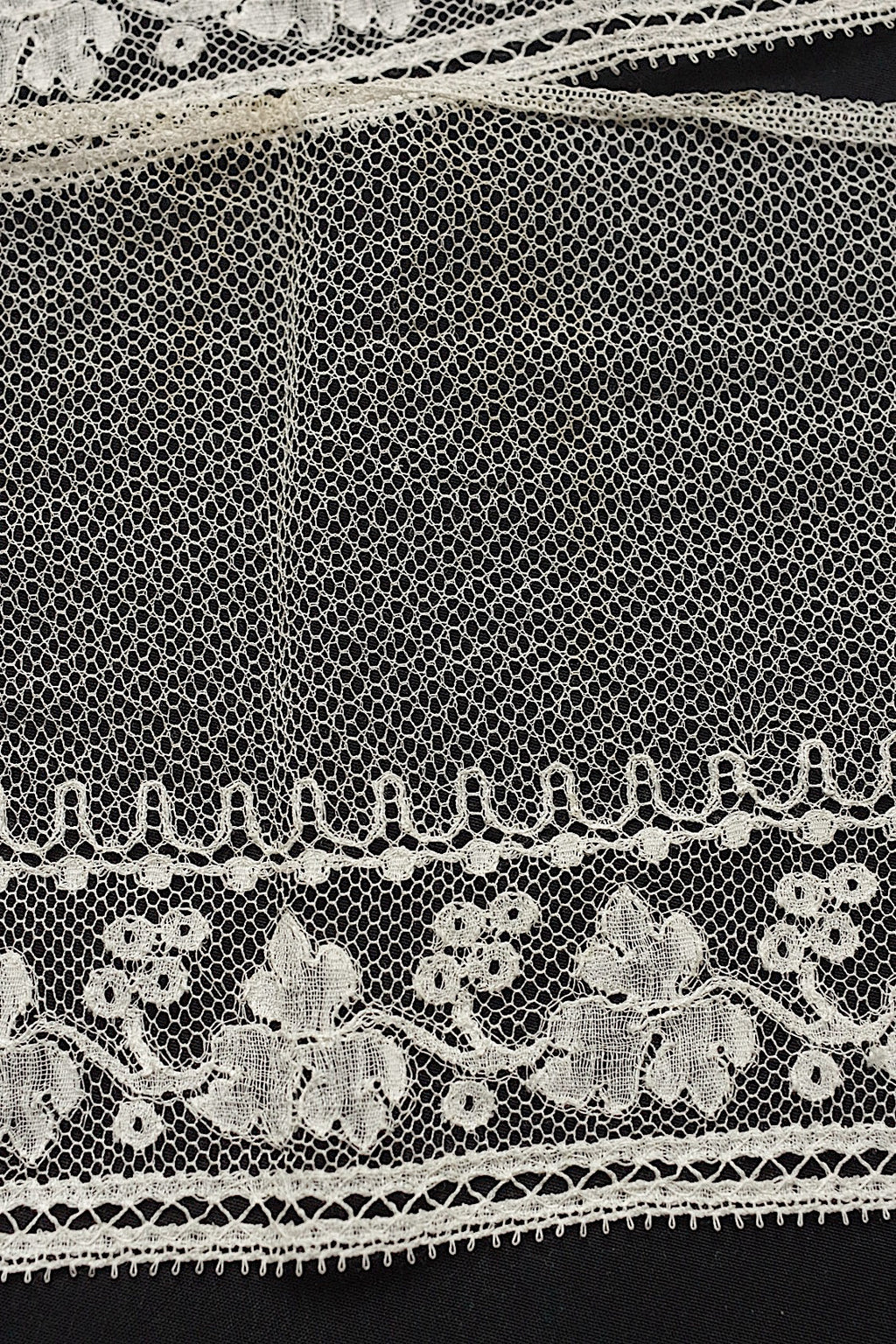 アンティークレース dentelle antique lace　133+138cm