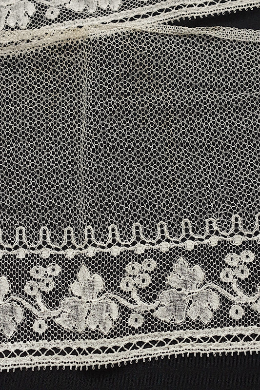 Antique lace dentelle antique lace 133+138cm