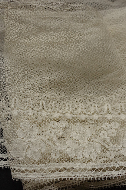 Antique lace dentelle antique lace 133+138cm