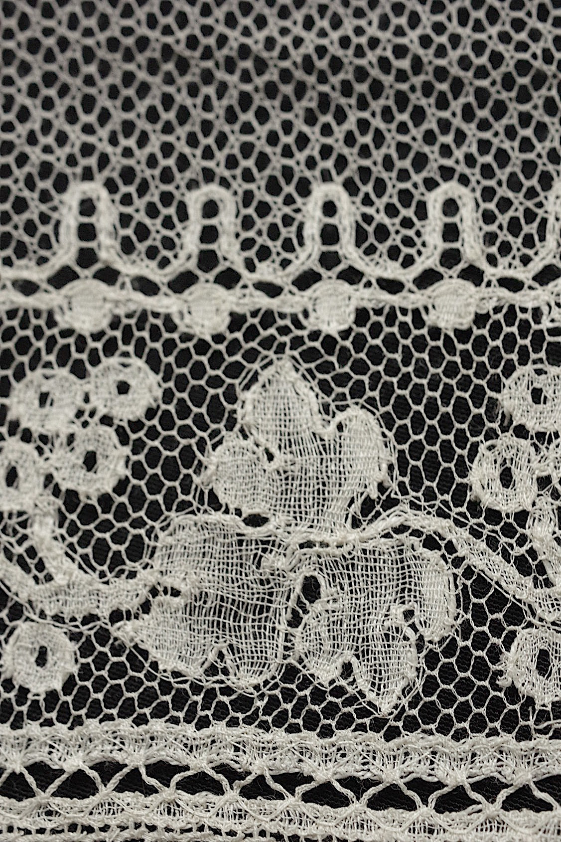 Antique lace dentelle antique lace 133+138cm