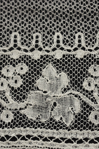 Antique lace dentelle antique lace 133+138cm