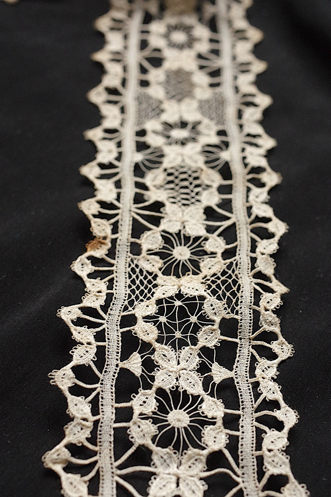 Antique lace dentelle antique lace salvaged items + lappets