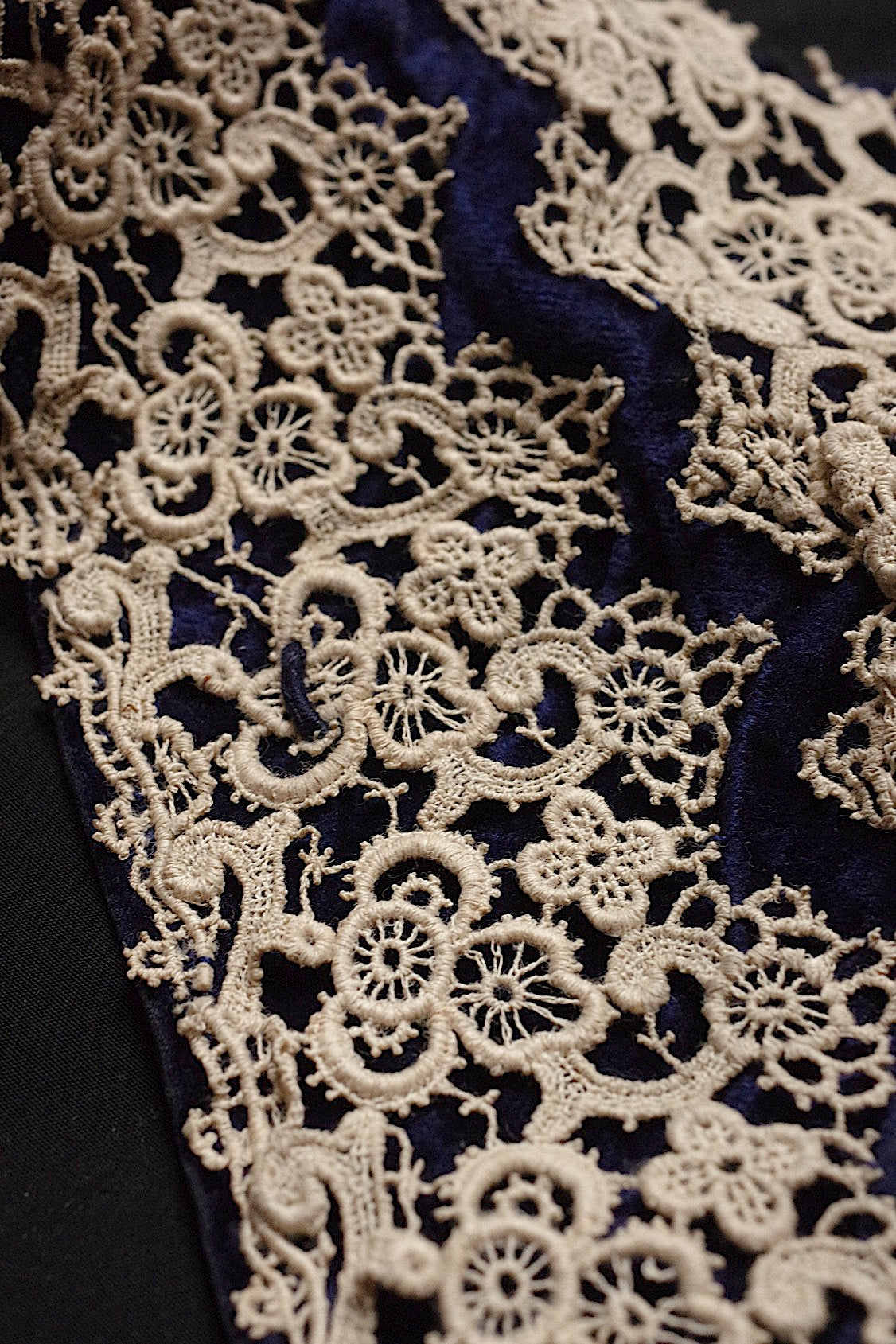 Antique lace dentelle antique lace salvaged items + lappets