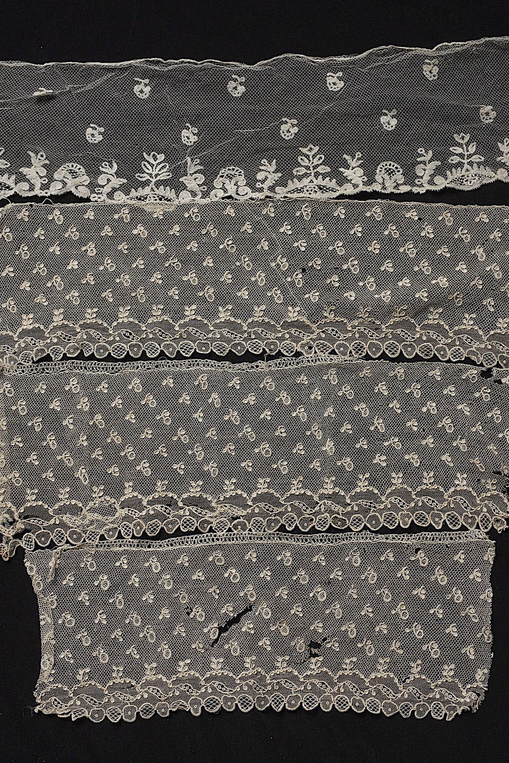 Antique lace, dentelle antique lace, Alençon scraps, etc.