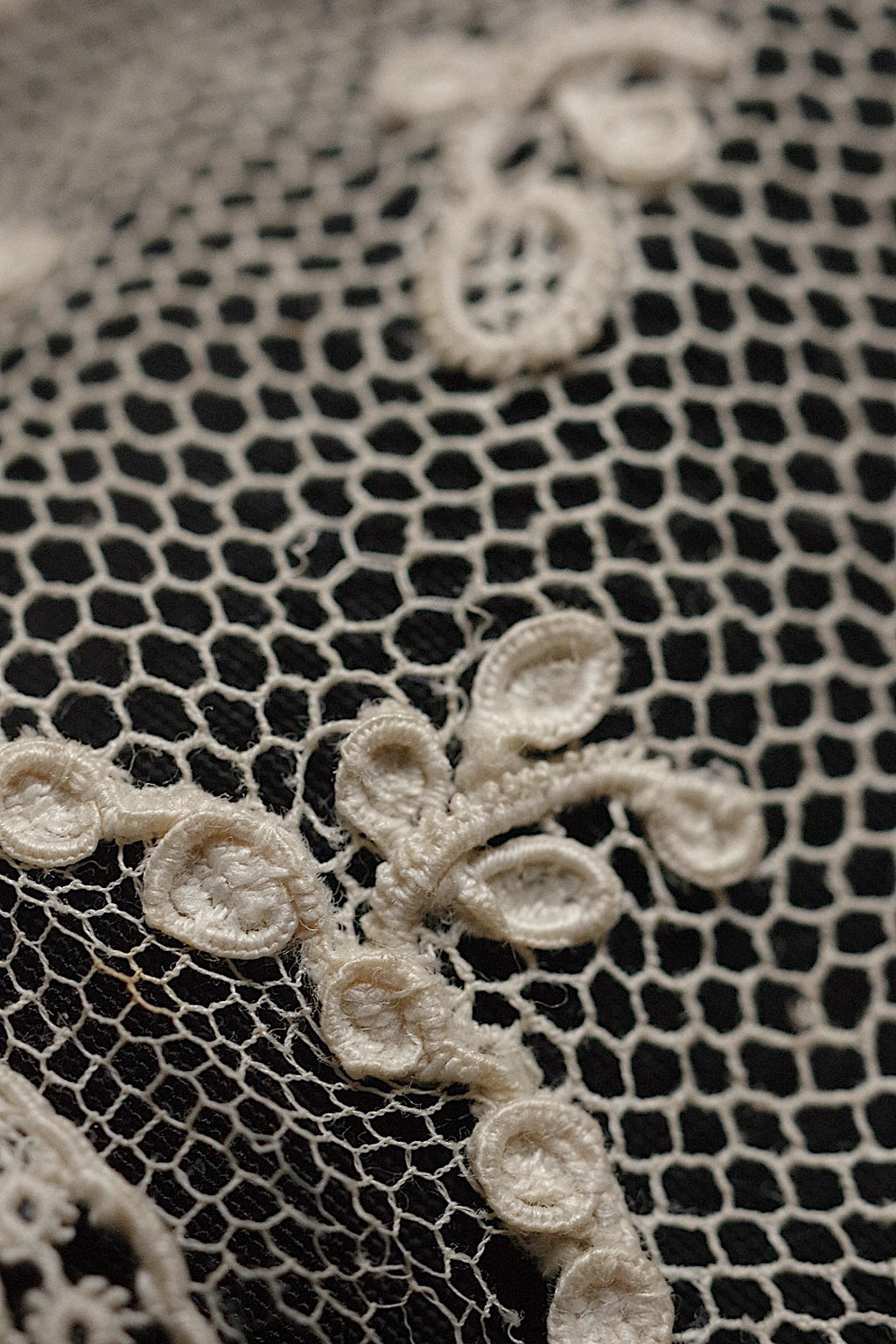 Antique lace, dentelle antique lace, Alençon scraps, etc.