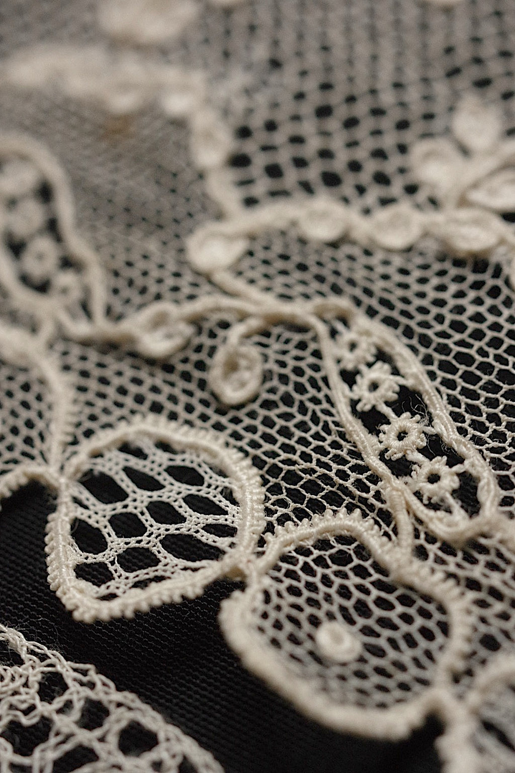 Antique lace, dentelle antique lace, Alençon scraps, etc.