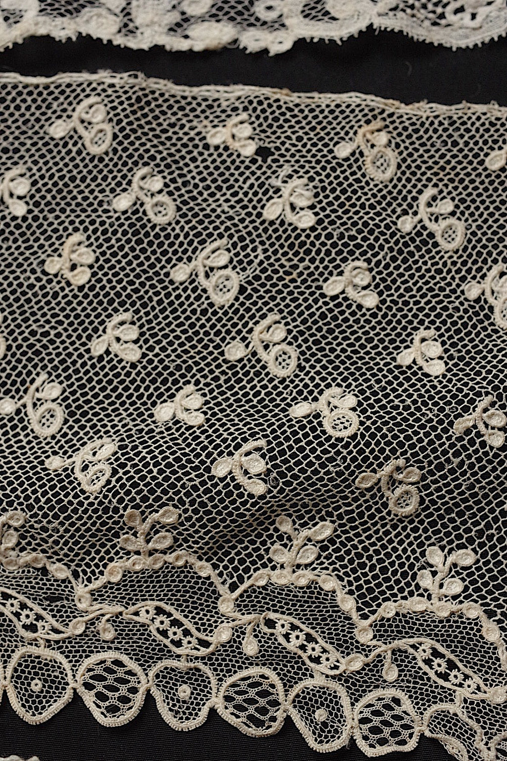 Antique lace, dentelle antique lace, Alençon scraps, etc.