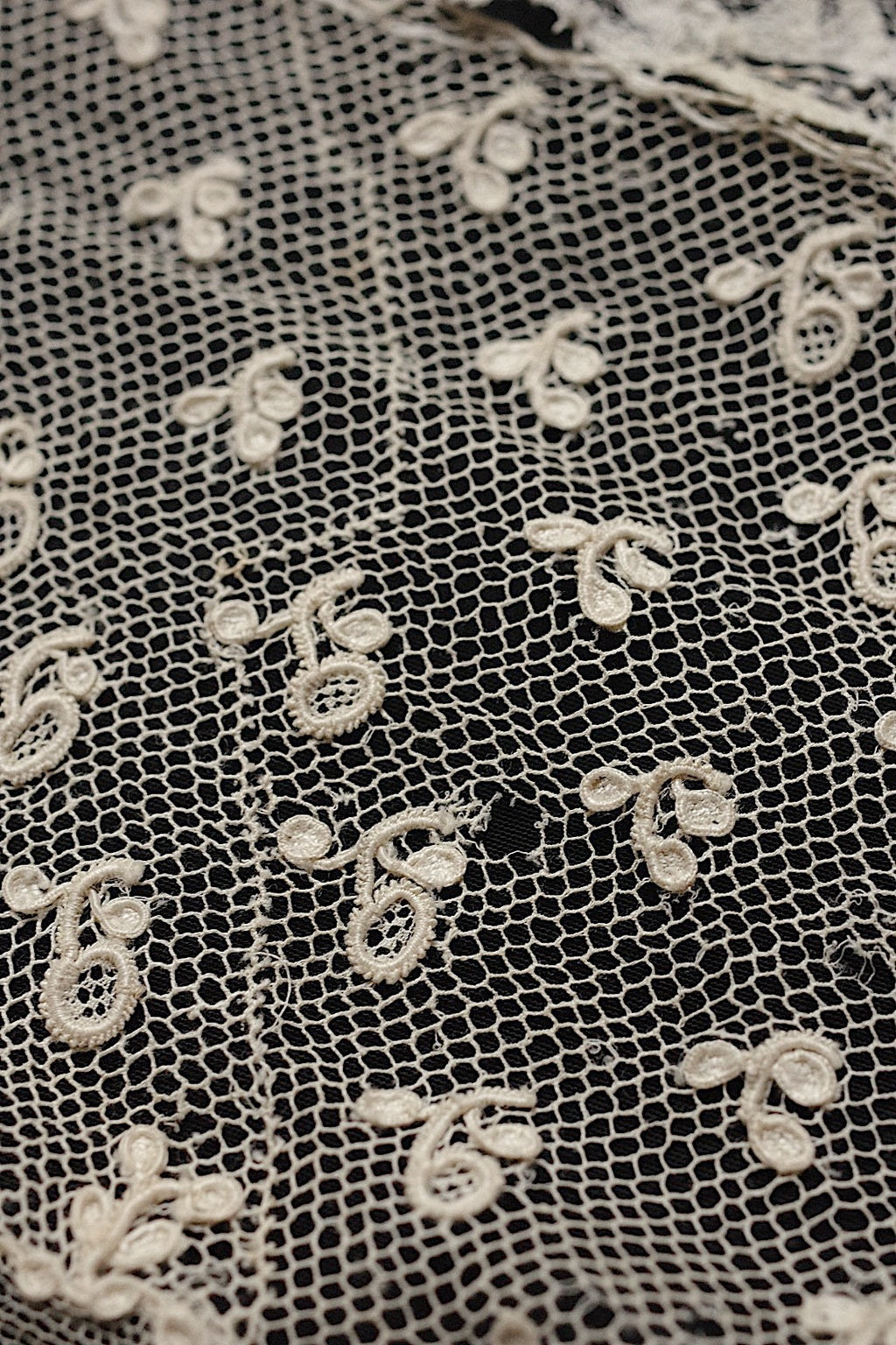 Antique lace, dentelle antique lace, Alençon scraps, etc.