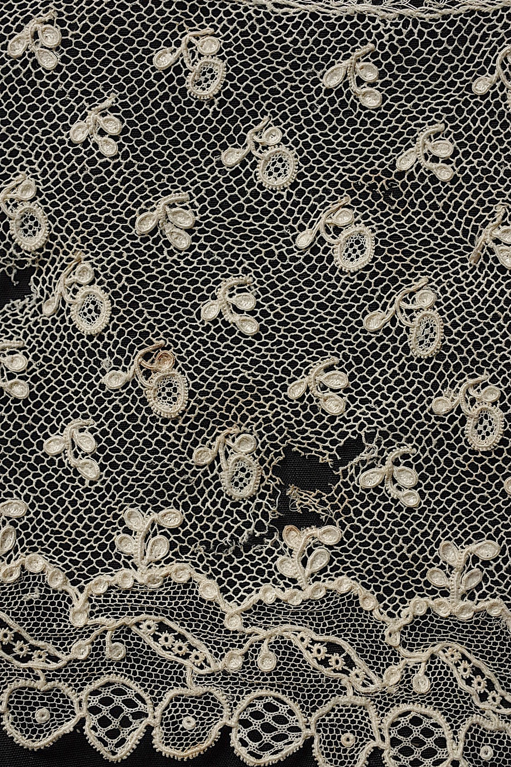 Antique lace, dentelle antique lace, Alençon scraps, etc.