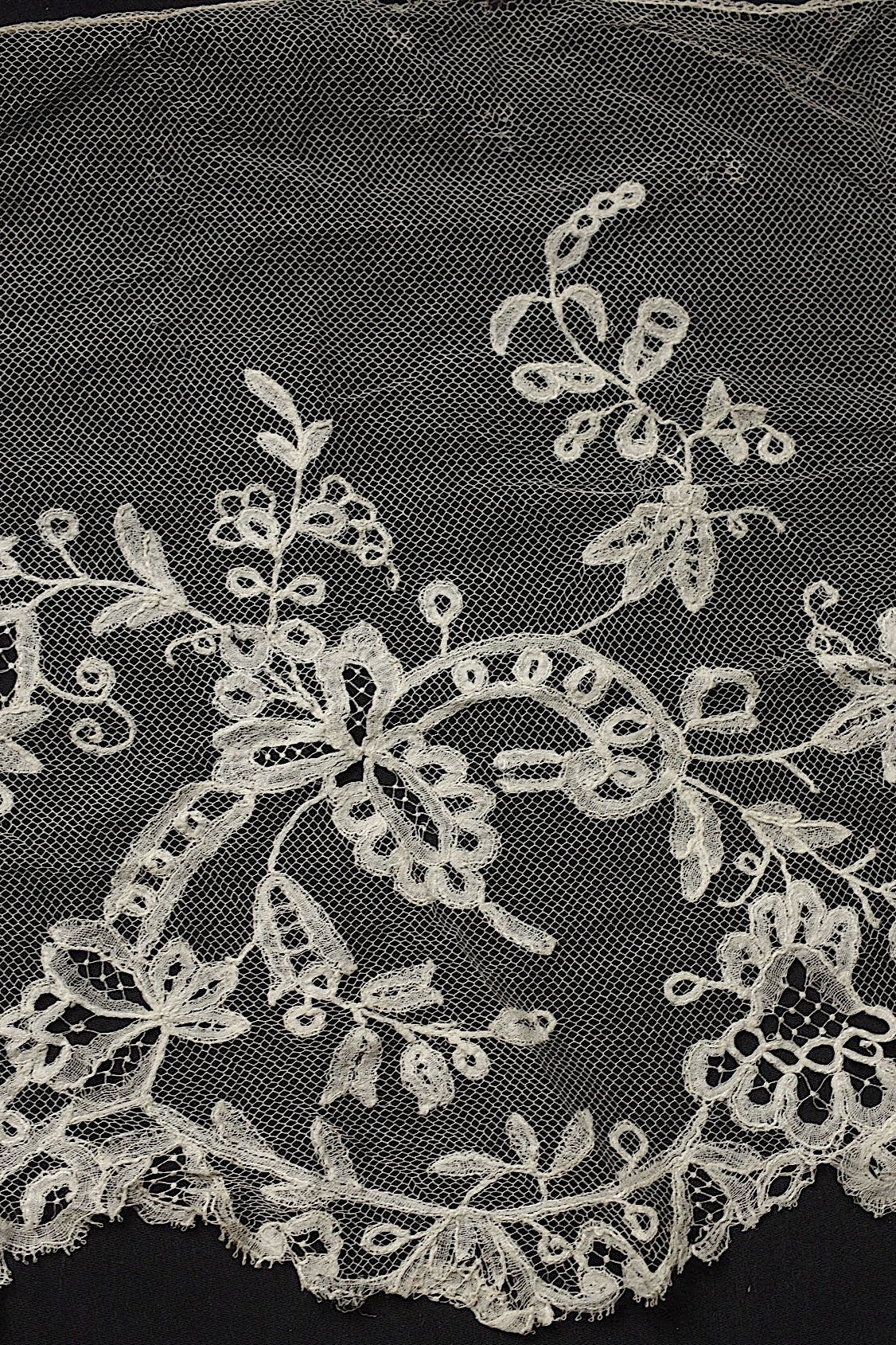 アンティークレース dentelle antique lace　アプリカッションアングレテール190cm