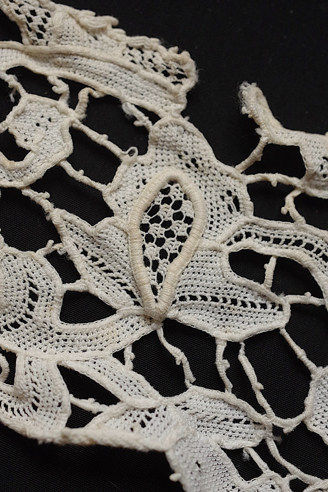 Antique lace dentelle antique lace 2 types