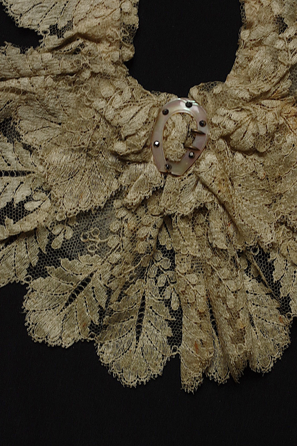 Antique lace dentelle antique lace blonde lace