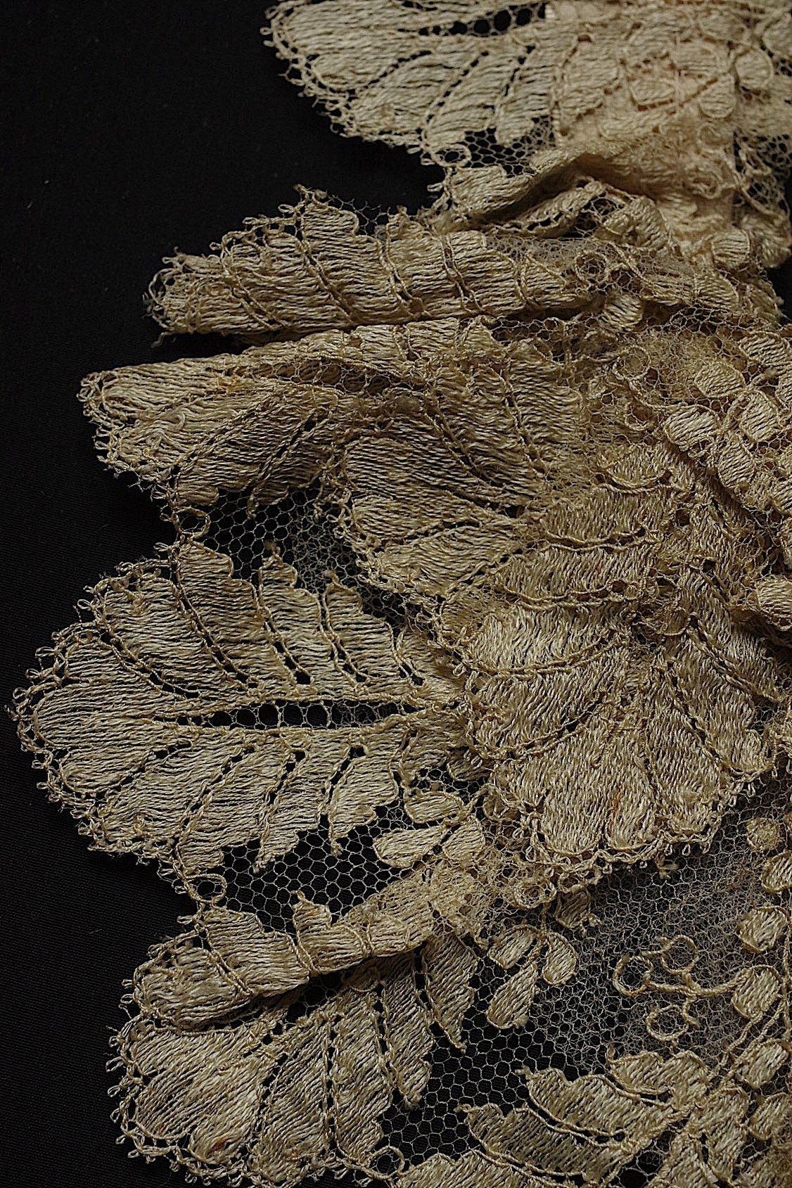 Antique lace dentelle antique lace blonde lace