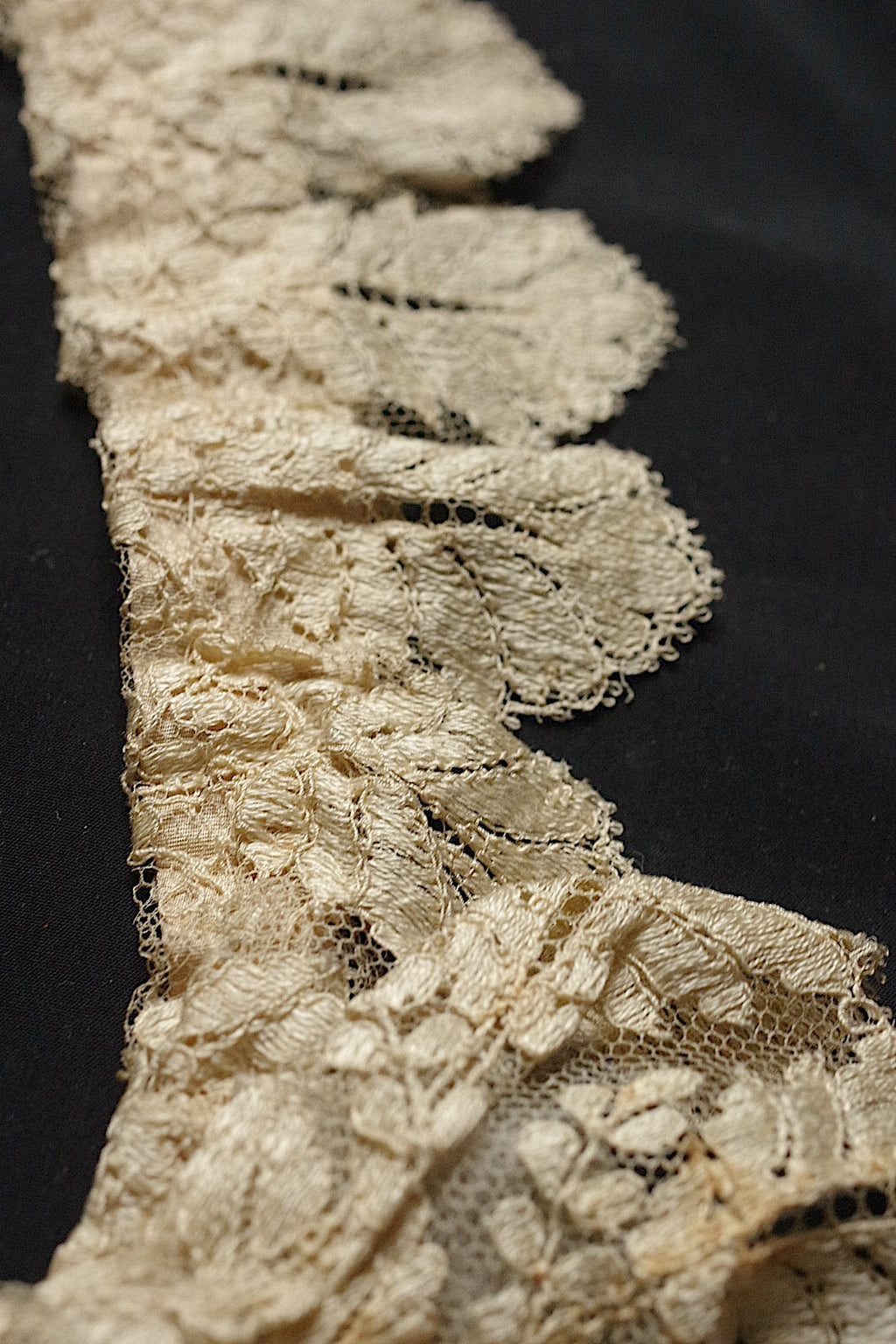 Antique lace dentelle antique lace blonde lace