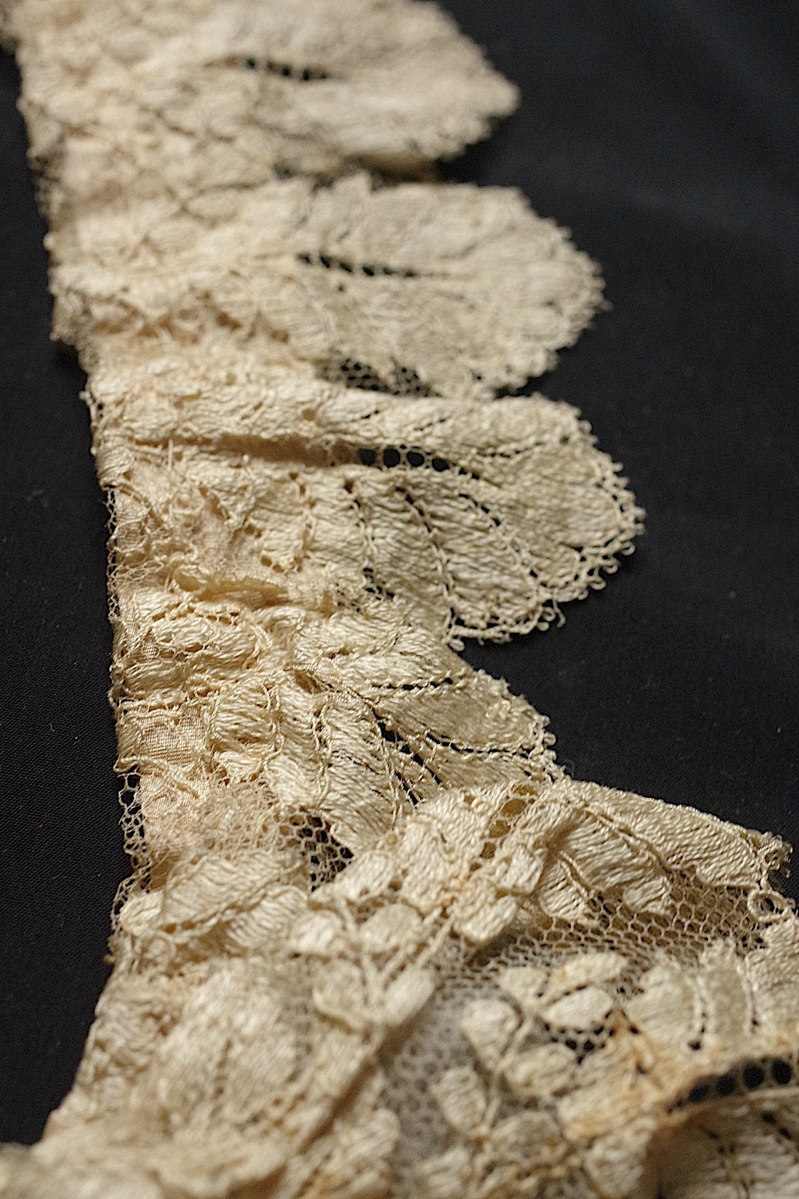 Antique lace dentelle antique lace blonde lace