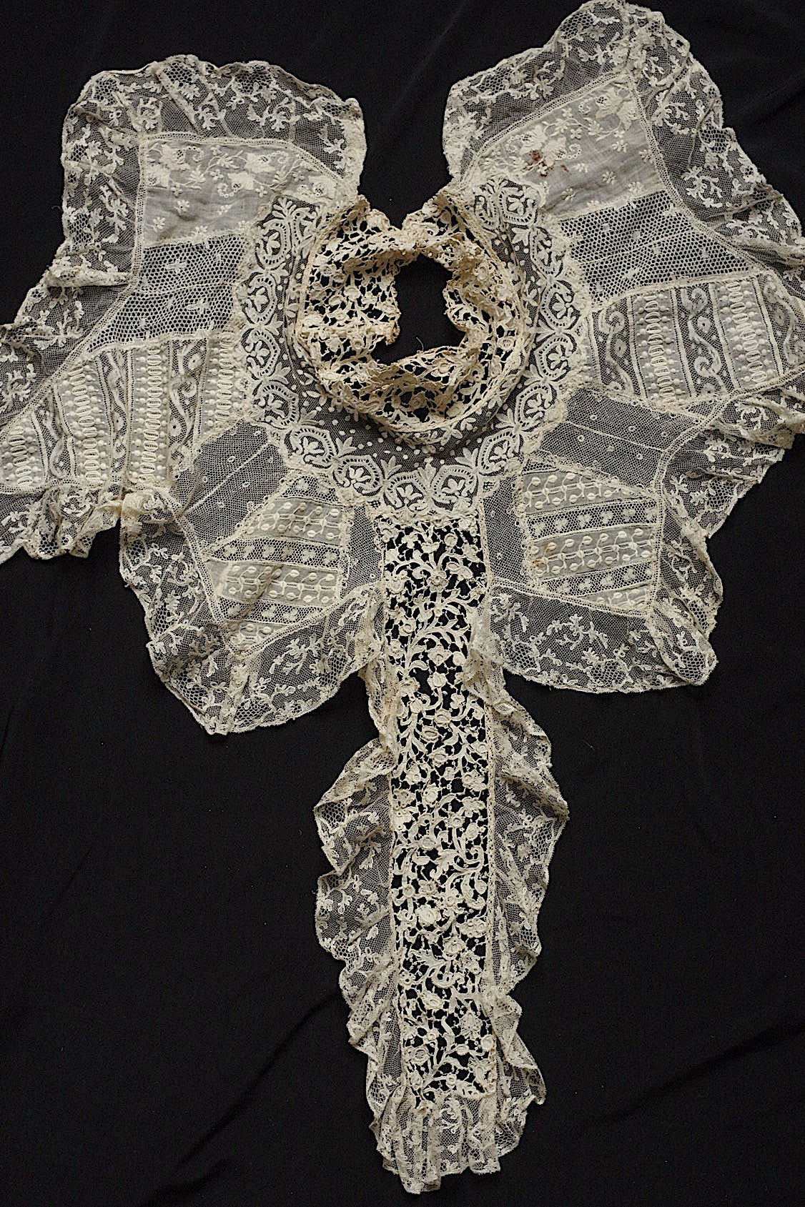 Antique lace dentelle antique lace neck