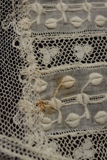 Antique lace dentelle antique lace neck
