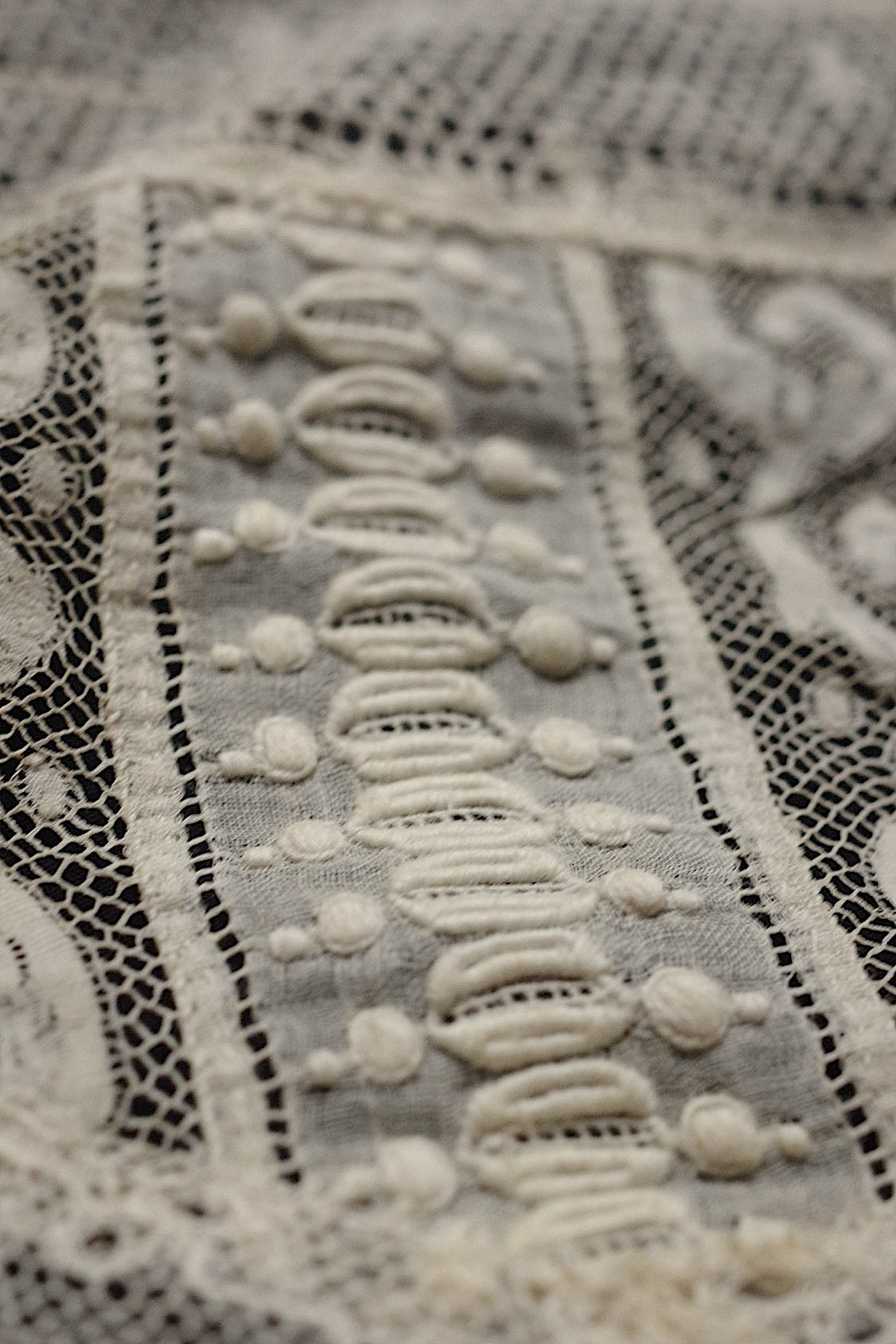 Antique lace dentelle antique lace neck