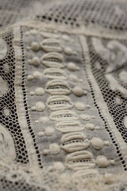 Antique lace dentelle antique lace neck
