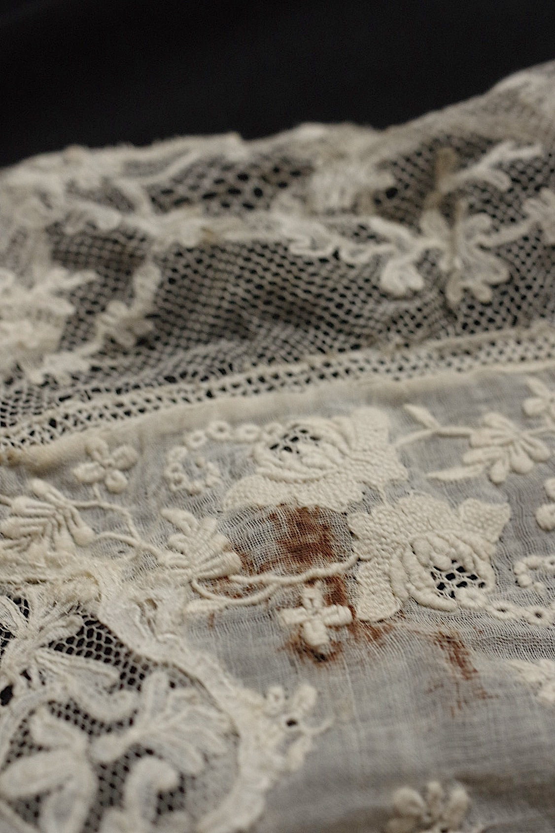 Antique lace dentelle antique lace neck