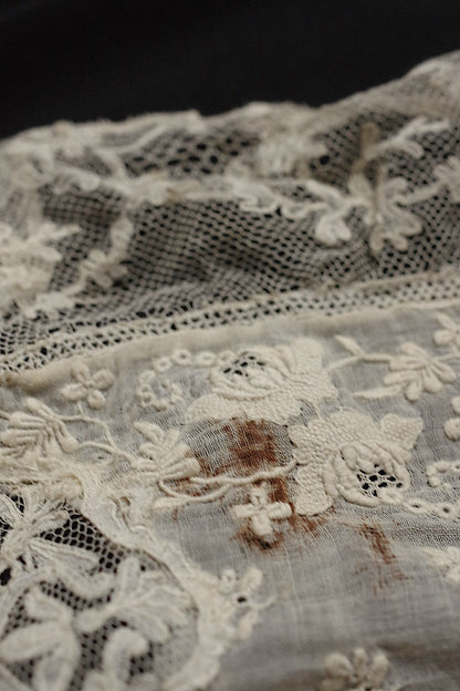 Antique lace dentelle antique lace neck