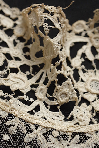 Antique lace dentelle antique lace neck