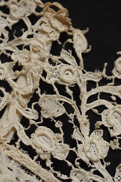 Antique lace dentelle antique lace neck