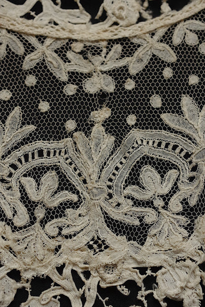 Antique lace dentelle antique lace neck