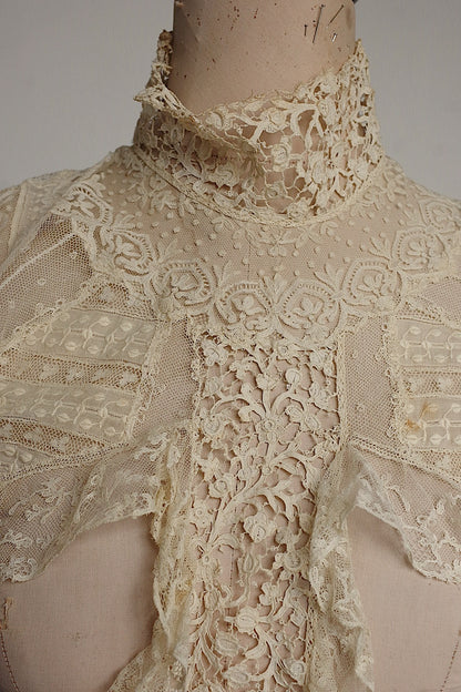 Antique lace dentelle antique lace neck