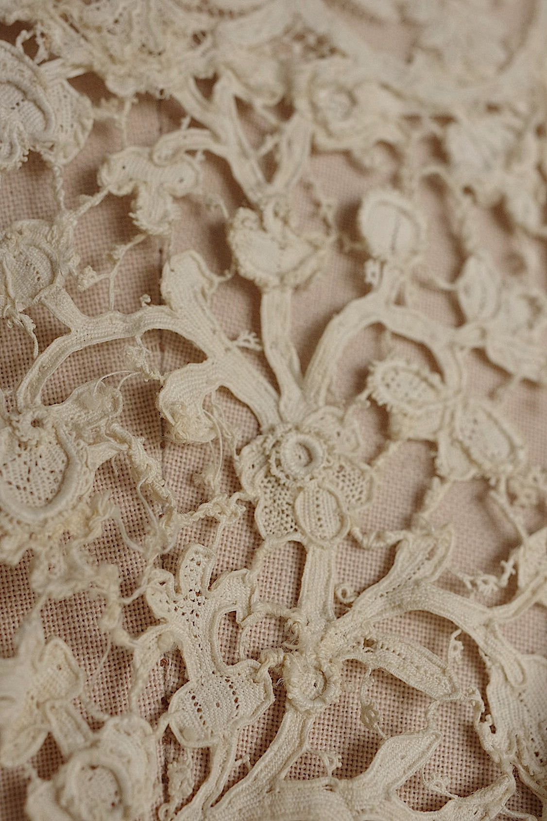 Antique lace dentelle antique lace neck