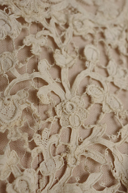 Antique lace dentelle antique lace neck