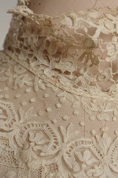 Antique lace dentelle antique lace neck