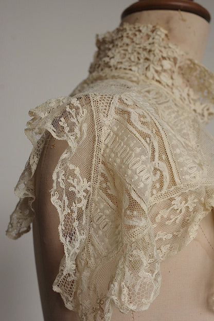 Antique lace dentelle antique lace neck