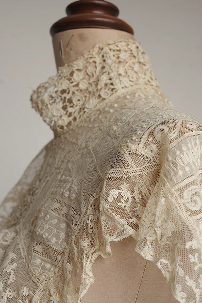Antique lace dentelle antique lace neck