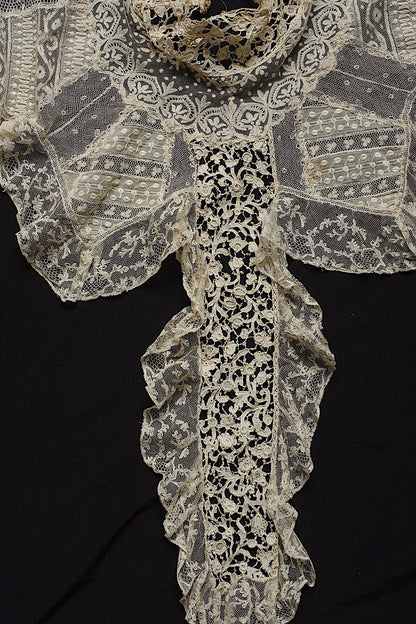 Antique lace dentelle antique lace neck
