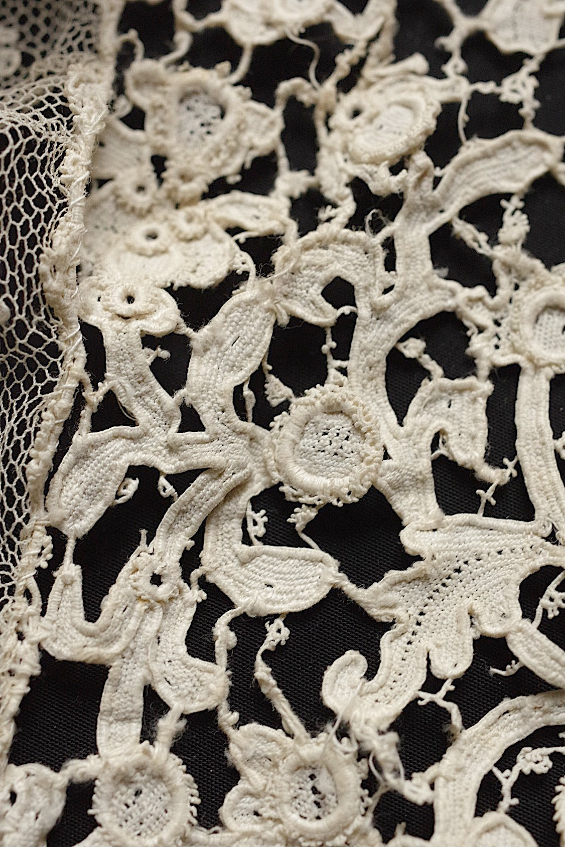 Antique lace dentelle antique lace neck