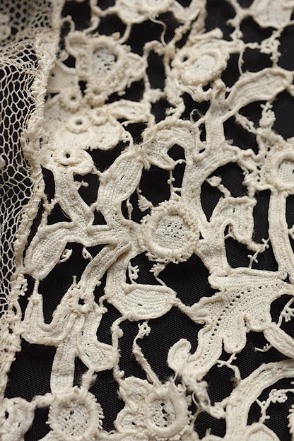 Antique lace dentelle antique lace neck