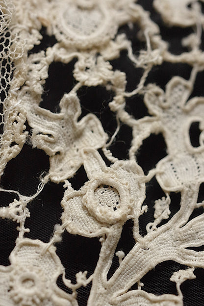 Antique lace dentelle antique lace neck