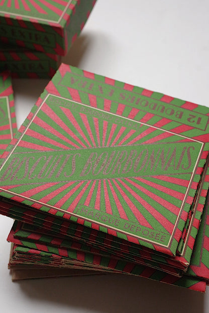 ヴィンテージ箱　vintage boite pour biscuits