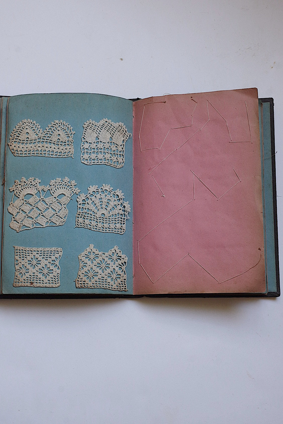 Antique lace dentelle ancienne sample book