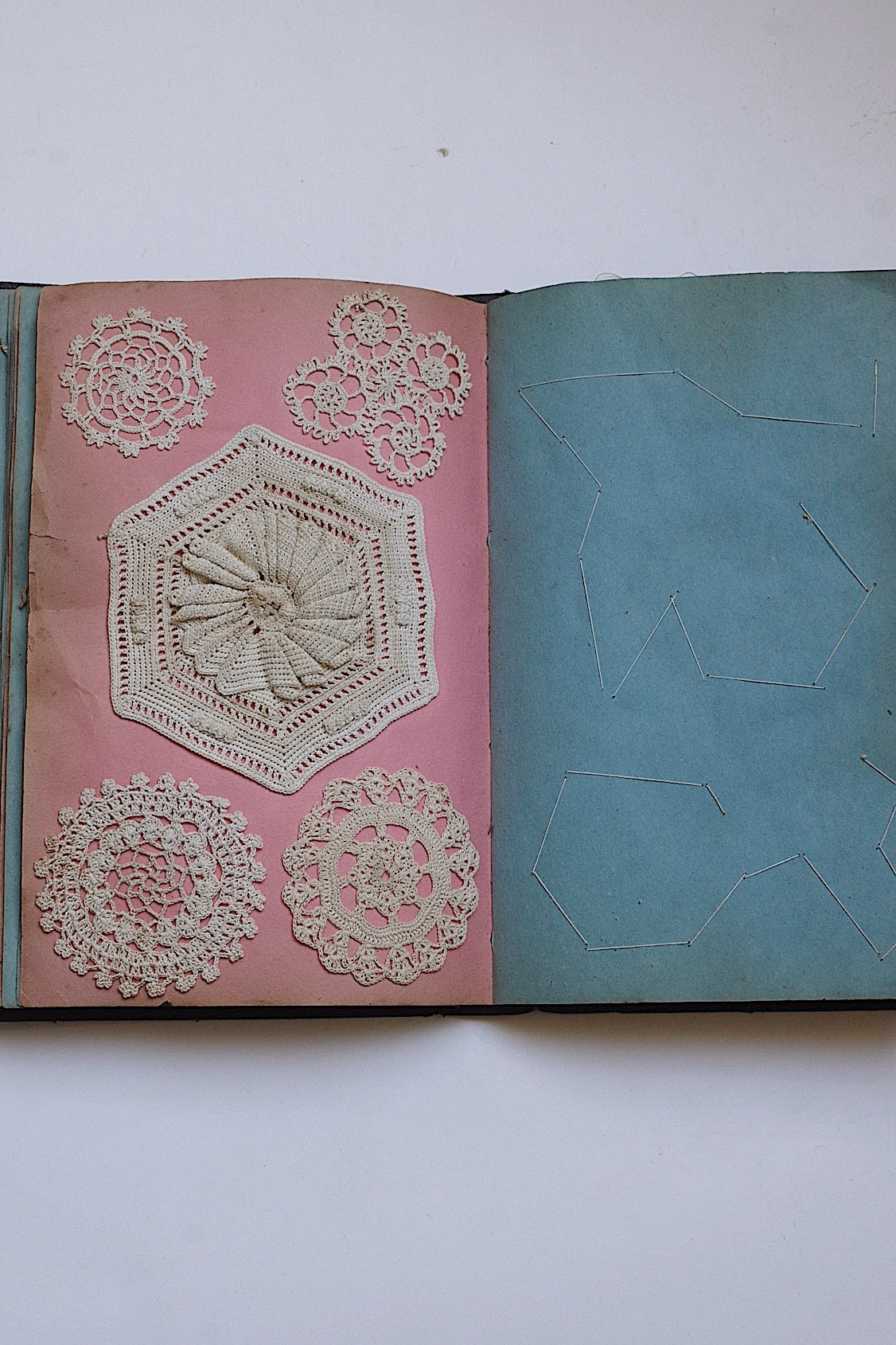 Antique lace dentelle ancienne sample book