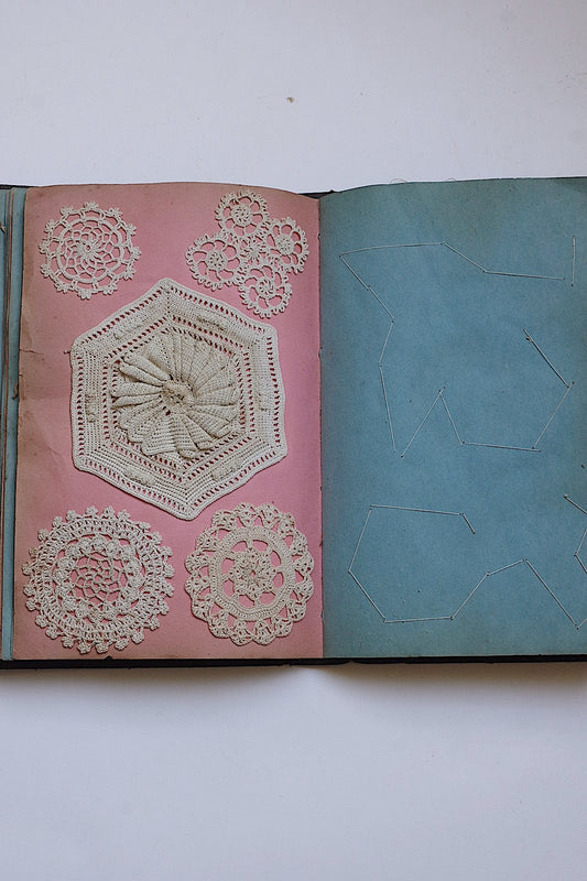 Antique lace dentelle ancienne sample book