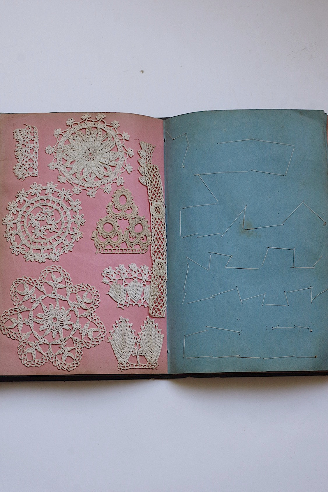 Antique lace dentelle ancienne sample book
